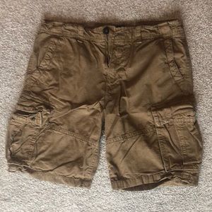 Men’s dark khaki American Eagle brand “classic” cargo shorts. Size 34